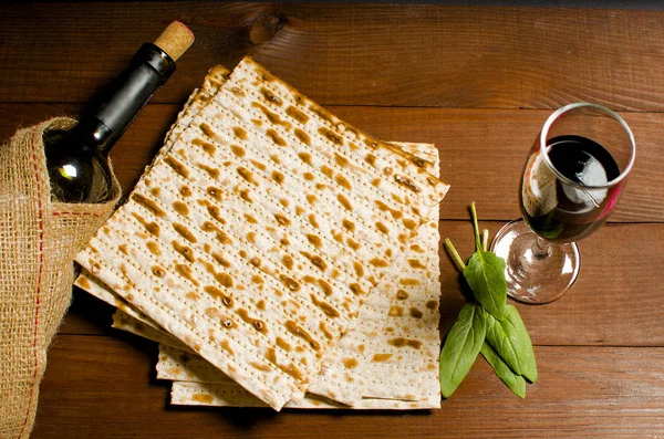 Traditionella judiska kosher Kurdistan för påsk pesah på en trä flik — Stockfoto