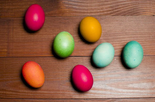 Ζωγραφισμένα κοτόπουλο αυγά για το παραδοσιακή χριστιανική γιορτή, τιμίων — Φωτογραφία Αρχείου