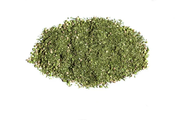 Duży zielony stos konopi nasiona i mało liści na białym stole. — Zdjęcie stockowe