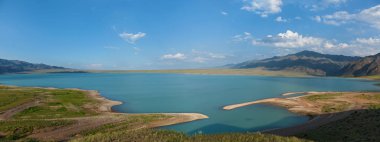 Bir dağ nehir Chilik, Kazakistan upcast WA Bartogai baraj