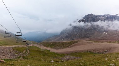 Kazakistan dağlar. Kazakistan'ın Medeu bulutlu Dağları, 