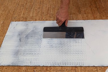 tutkal bir spatula empoze izole bir panelde