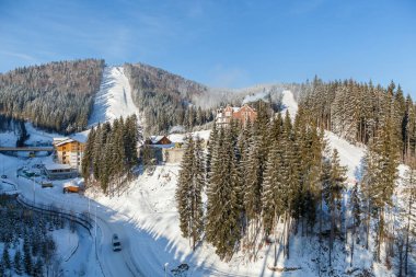 evleri, oteller, mağazalar ve Bukovel yollar