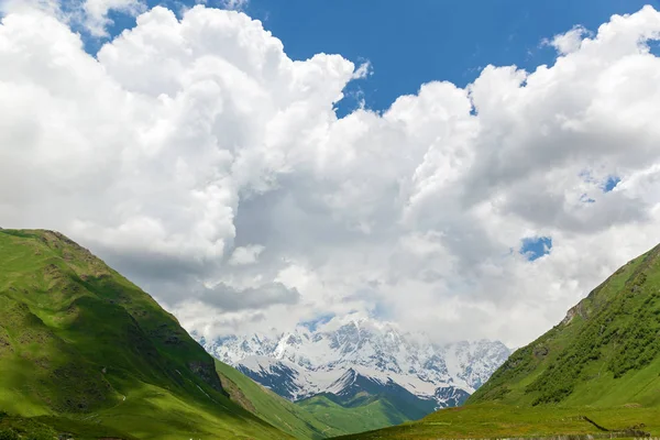 dağ zirveleri Gürcistan ile manzara