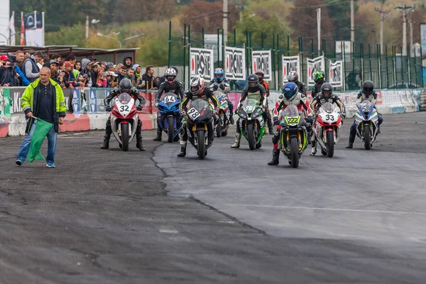 yarışmalar yüzük motosiklet