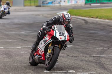 yarışmalar yüzük motosiklet