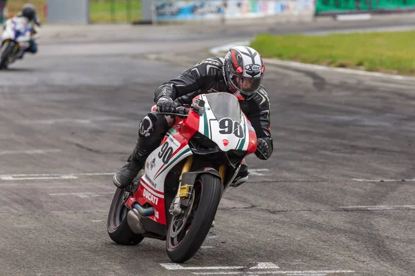 yarışmalar yüzük motosiklet