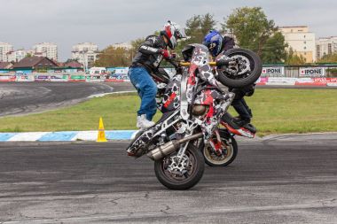 yarışmalar yüzük motosiklet