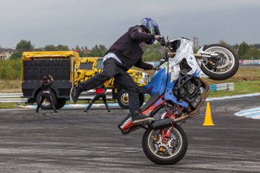 yarışmalar yüzük motosiklet