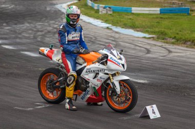 yarışmalar yüzük motosiklet