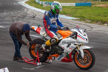 yarışmalar yüzük motosiklet