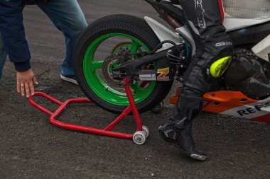 yarışmalar yüzük motosiklet