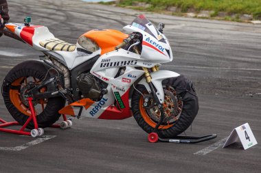 yarışmalar yüzük motosiklet