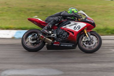 yarışmalar yüzük motosiklet