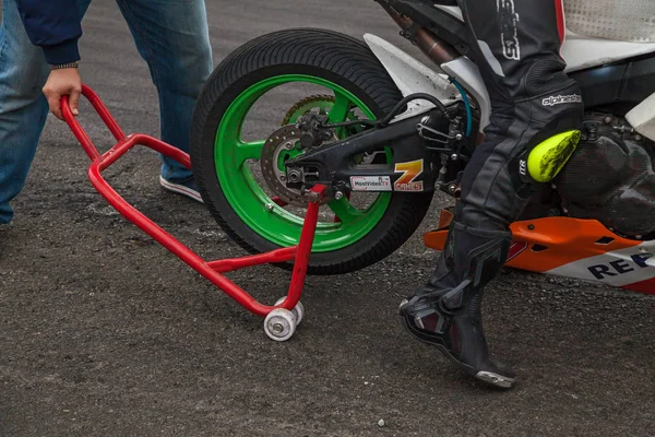 yarışmalar yüzük motosiklet