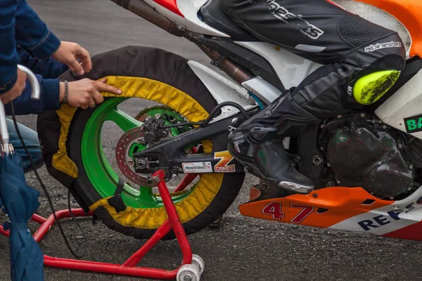 Competiciones en carreras de motos anillo — Foto de Stock