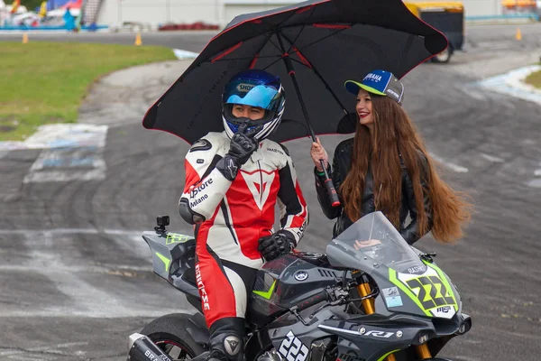 Competições em corridas de moto anel — Fotografia de Stock