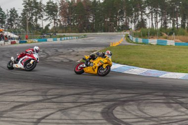 yarışmalar yüzük motosiklet