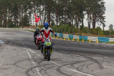 yarışmalar yüzük motosiklet