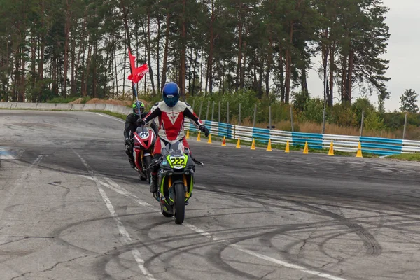 yarışmalar yüzük motosiklet