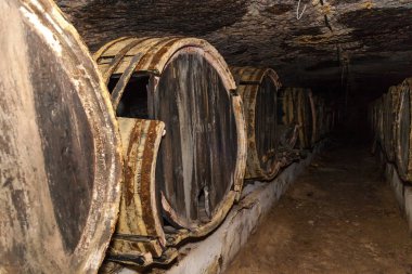eski cellars şarap için namlular
