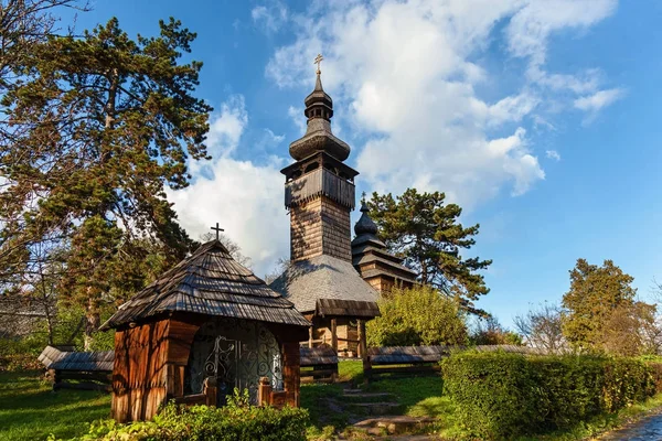 Vieilles églises orthodoxes en bois — Photo