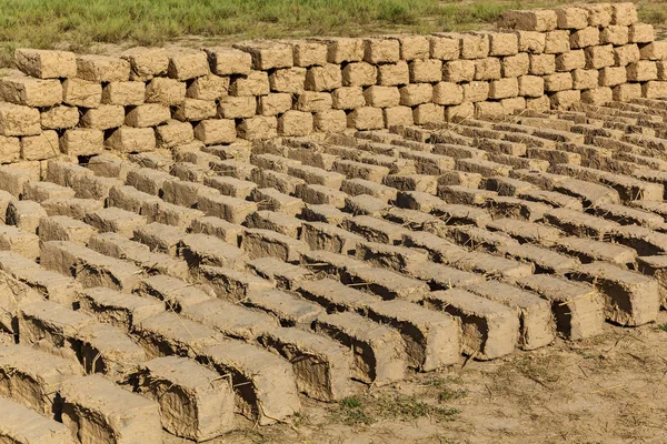 Tijolo feito de argila e palha — Fotografia de Stock