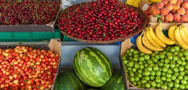 meyve ve çilek üstünde belgili tanımlık sayaç mağaza