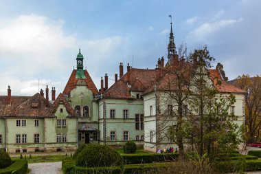 Avcılık kale, Kont Schonborn Carpaty içinde. Castle, Kont Schonborn, geçmişte - Beregvar Köyü, Zakarpattja bölgesi, Ukrayna. 1890 yılında inşa