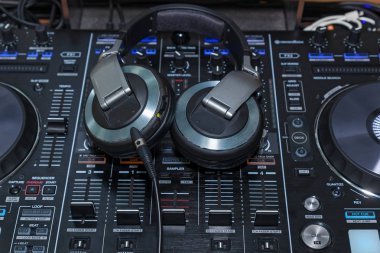 DJ konsolu müzik ile deneyler için