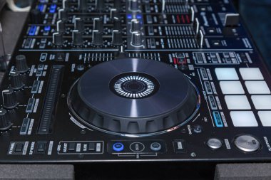 DJ konsolu müzik ile deneyler için