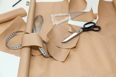 Kağıt kalıpları yapmak iş terzi