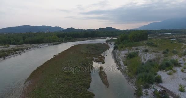 Flyvning Bjerget Flod Vand Rejser Rundt Italien Flyve Bjergfloden Karakteren – Stock-video