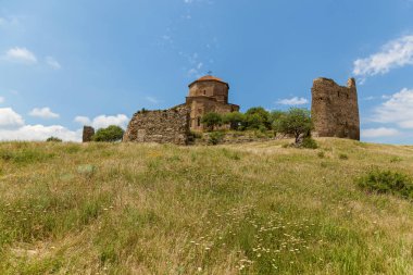 Jvari Manastırı, 6.yüzyılda Gürcü Ortodoks Manastırı dağ tepe üzerinde. Gürcü Ortodoks Manastırı.
