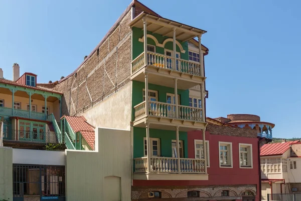 Huizen in Tbilisi, Georgië. — Stockfoto