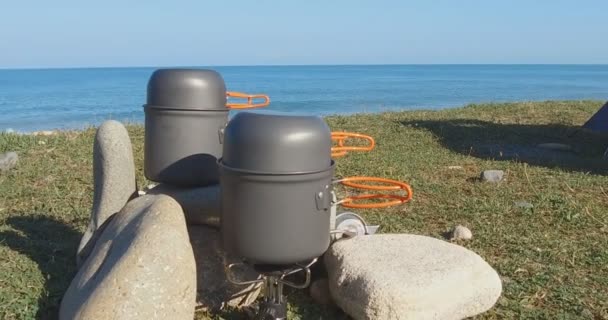 Camping Cookware Set Camping Dishes Picnic Beach Camping Utensils Making — Stock Video