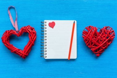 Kalpleri ile not etmek.