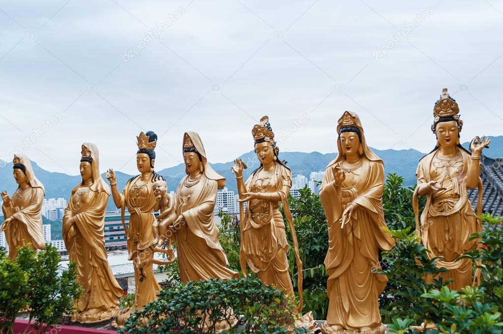 Statues at Ten Thousand Buddhas