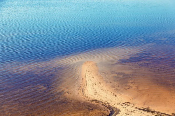 Sandy Kustlijn Zandbanken Het Water — Stockfoto