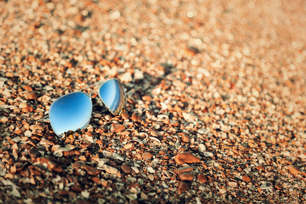 sunglasses, beach, reflection, summer, exposure, sand, pebbles, background, texture, sea, sun, object, day, glass, sun