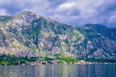 Perast - tarihi kent Boka Kotor bay Boka Kotorska, Karadağ, Avrupa'nın kıyısında güzel manzara. Kotor Koyu'ndaki bir Unesco Dünya mirası olduğunu.
