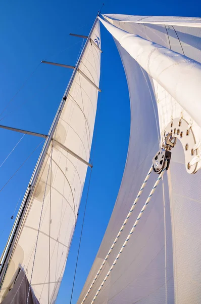 Riggning Yacht Båten Går Genom Vinden Med Fulla Segel Adriatiska — Stockfoto