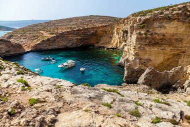 Malta 'da mavi lagün saf kristal su