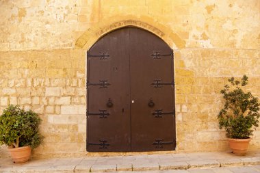 Malta ahşap kapılar dokusu