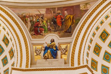 Mosta kubbesinin içi.