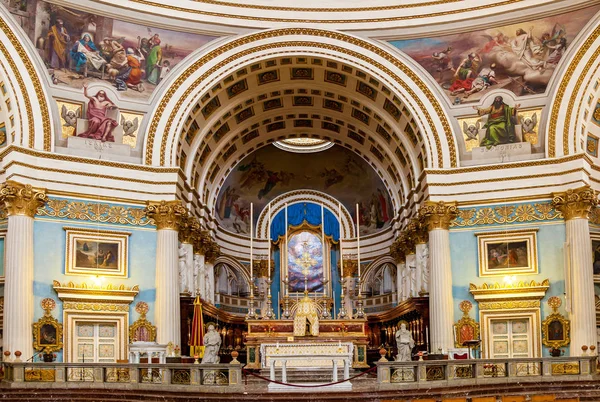 The interior of the Mosta rotunda — Stock Photo, Image