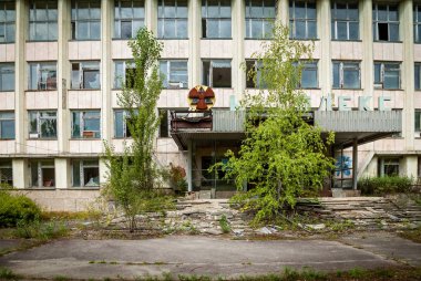 Pripyat şehrinde terk edilmiş bir bina