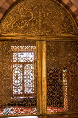 Çiçek desenli eşsiz bir cam, Alanya.