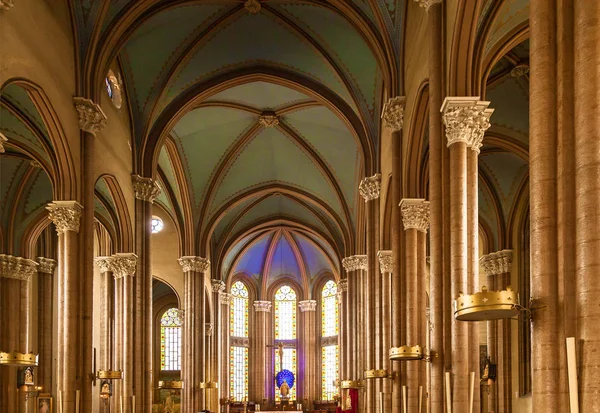 Innenraum einer Basilika in der Türkei bei Tageslicht — Stockfoto
