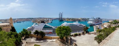 Körfezdeki bir yolcu gemisinin inanılmaz manzarası.